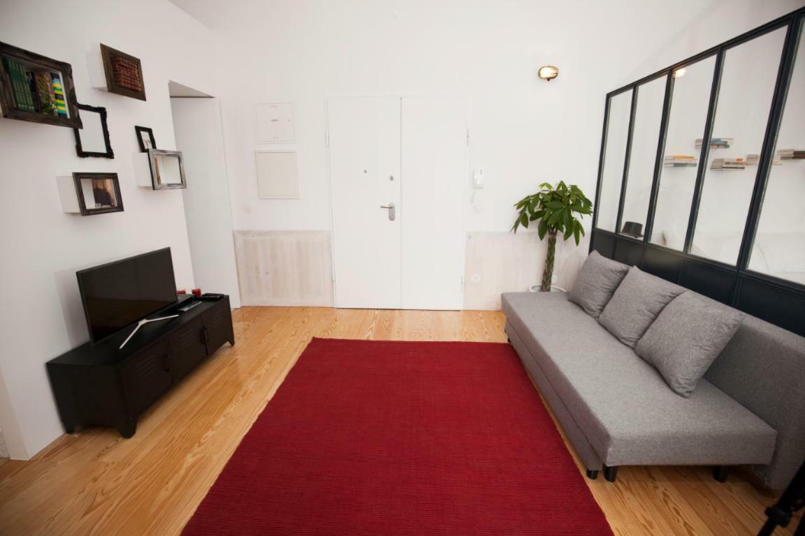 Get Lights And Books In A Flat *