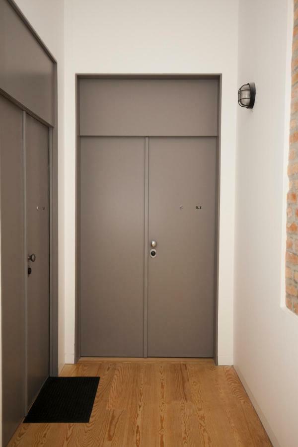 Get Lights And Books In A Flat Apartment Porto